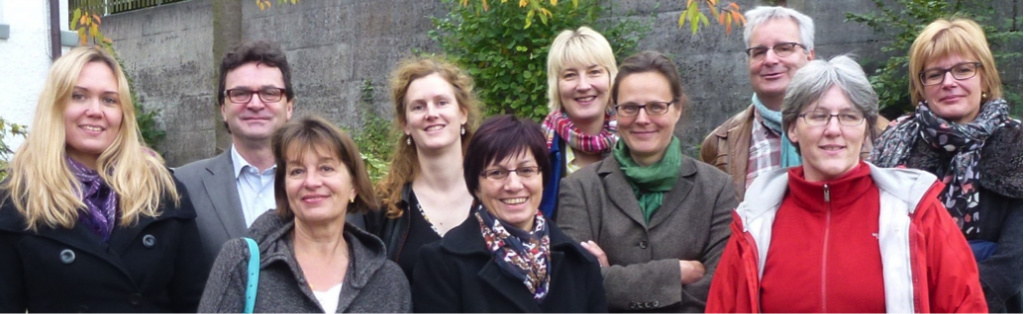 Die AT 7/8-Kommission (vlnr): Claudia Kovalik Bibliomedia, Hans Ulrich Locher SAB, Heidi Bühler SBD, Ursula Lüthi Kornhausbibliotheken, Gloria Lötscher Schul- und Gemeindebibliothek Schiers, Jasmin  Leuze Bibliotheksbeauftragte Kanton Aargau, Jeanne Froidevaux Stadtbibliothek Thun, Richard Lehner Stadtbibliothek Rorschach,  Brigitte Brüderlin GGG Stadtbibliothek Basel, Nicole Fall Bibliotheksverband Region Luzern. (Foto: CHR)